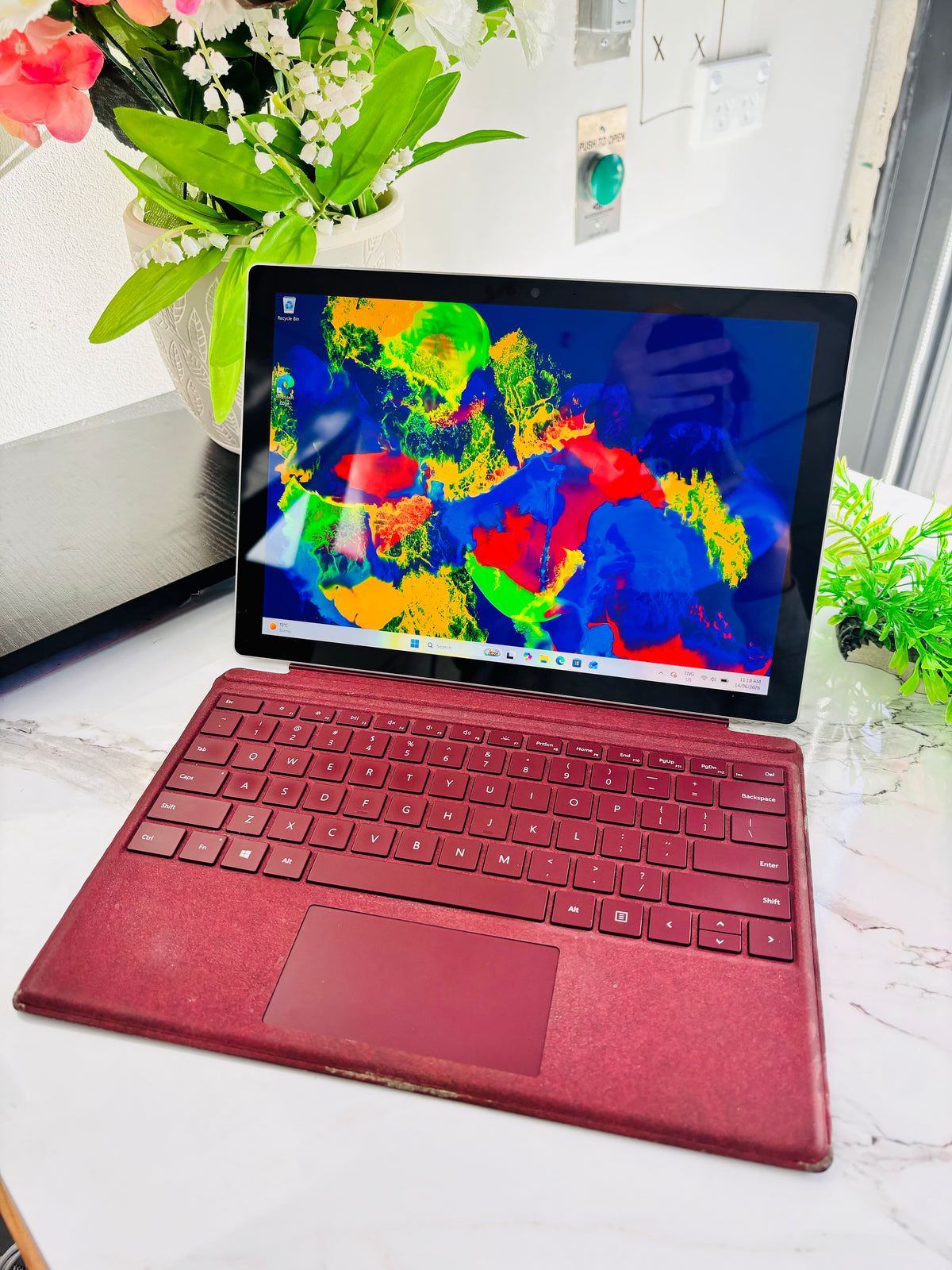 Microsoft Surface Pro 6, 8GB RAM 256GB SSD Win 11P, Core i5-8th Gen
