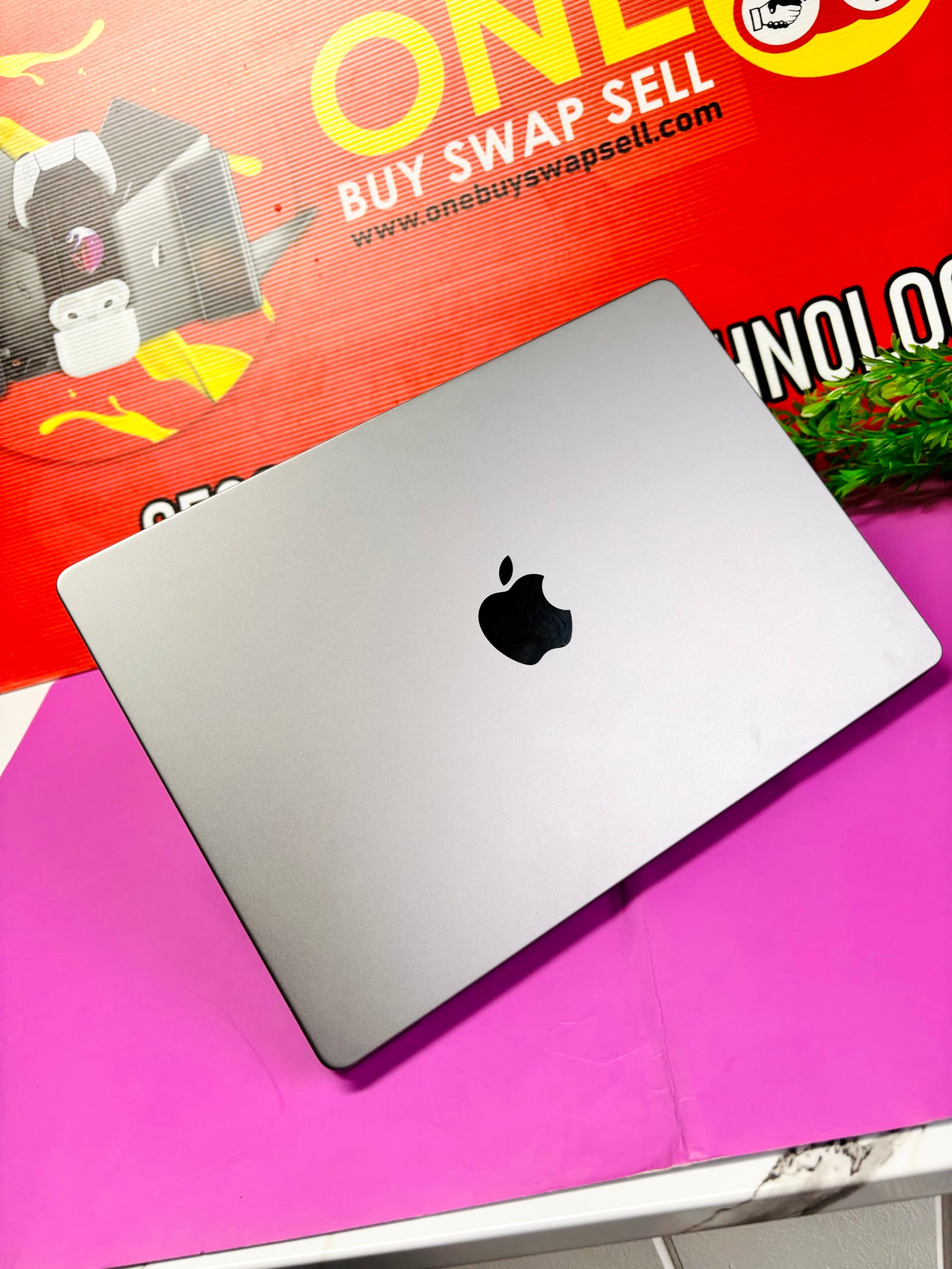 Apple MacBook Pro 14" (2023) M3 Chip, 8GB RAM 512GB storage