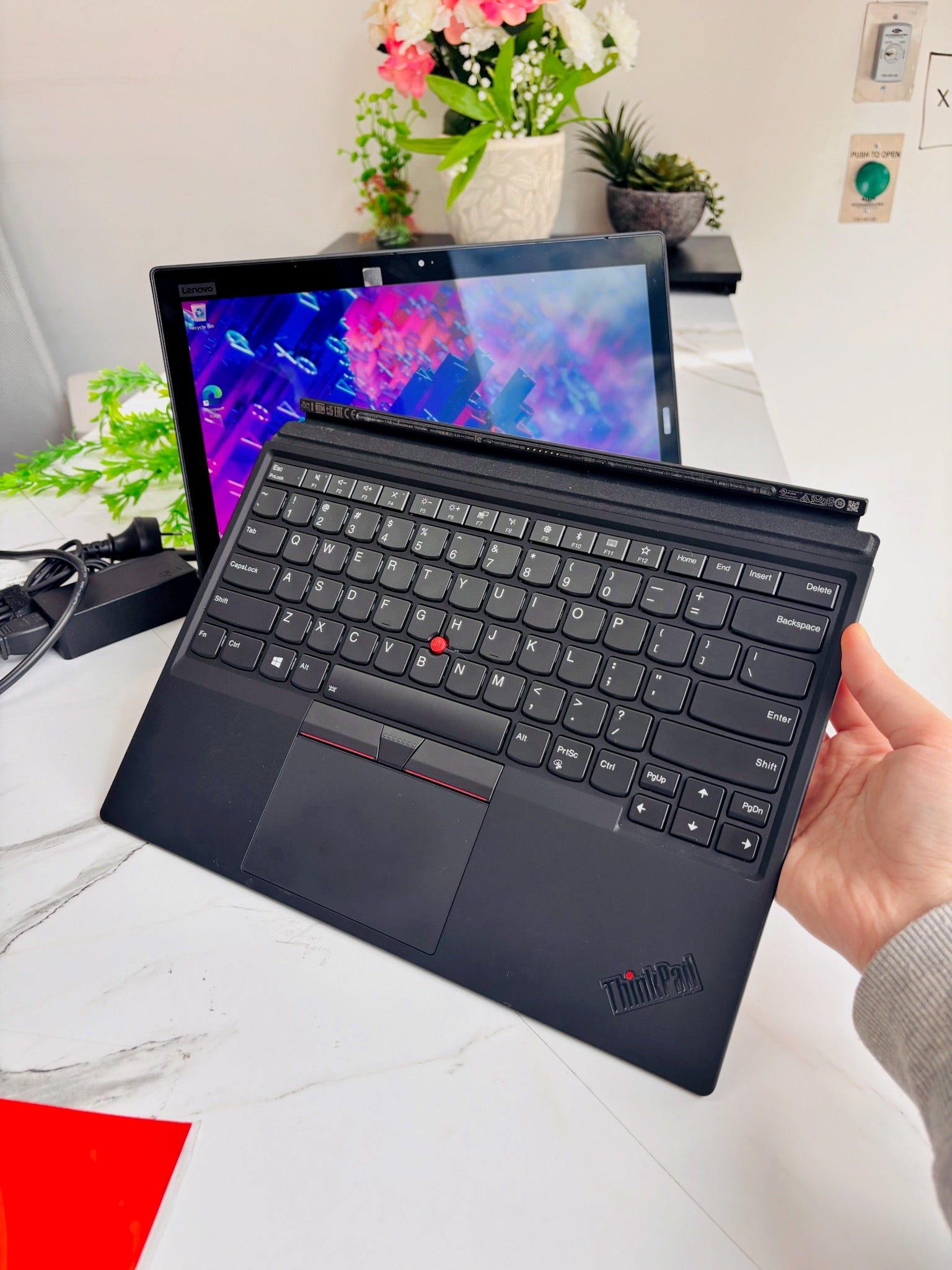 Lenovo ThinkPad X1 Tablet Laptop Gen 3, Intel core i5-8650U 8GB RAM 256GB SSD