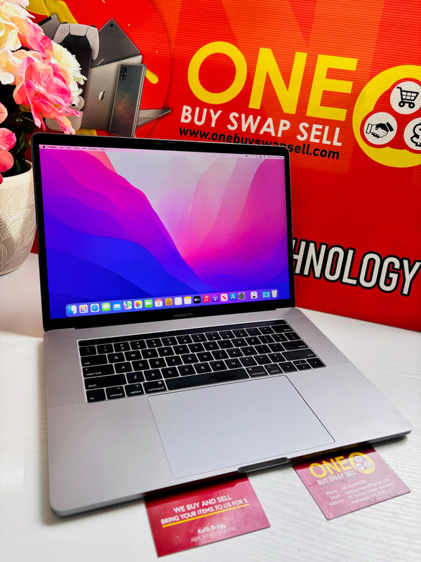 Apple Macbook Pro (2018, 15.4inch) - Core i7/16GB RAM 512GB Storage