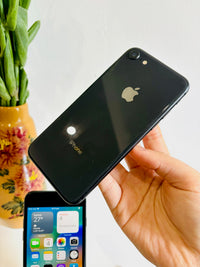 Apple iPhone 8 | 64GB | Unlocked | Warranty 2 Months