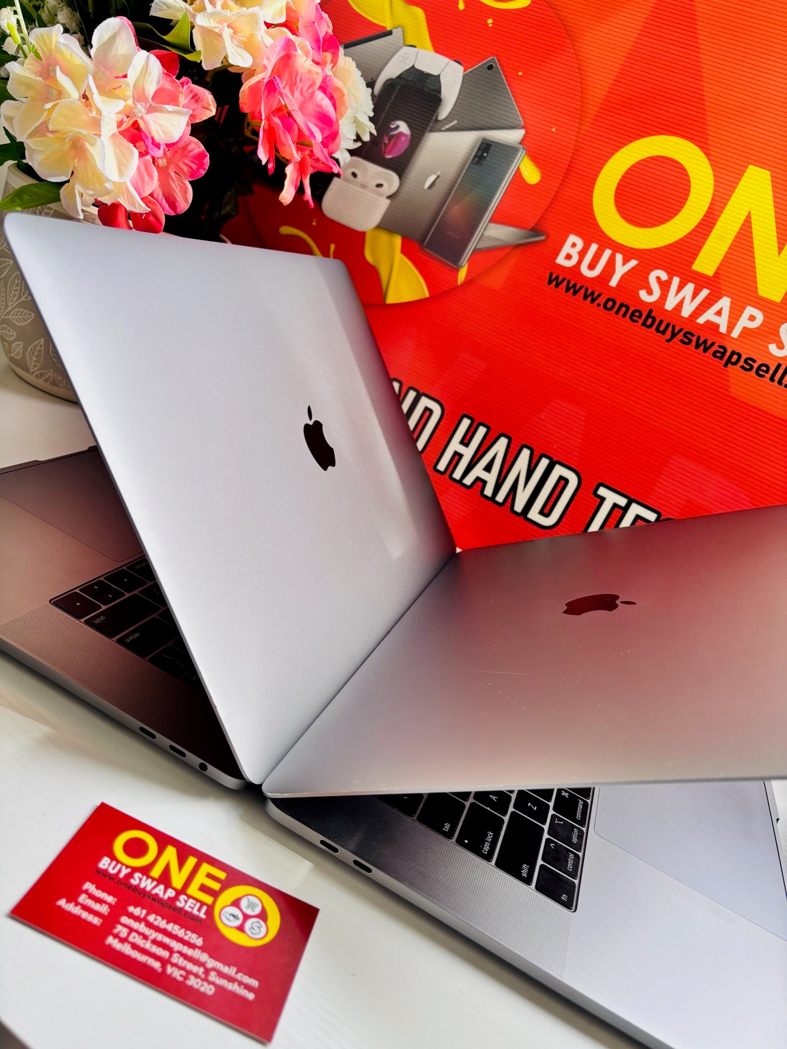 Apple Macbook Pro (2018, 15.4inch) - Core i7/16GB RAM 512GB Storage