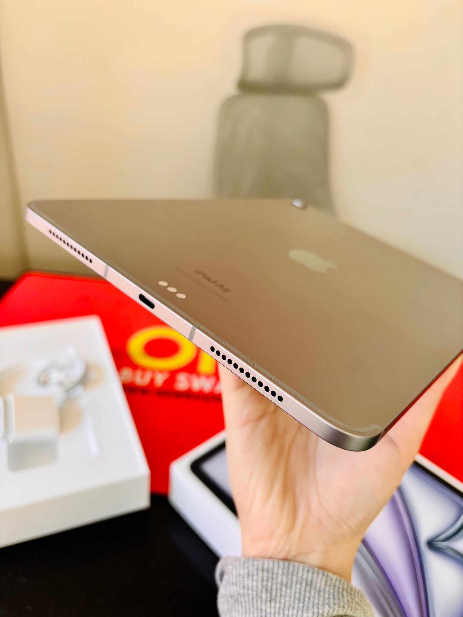 (BOX) Apple iPad Air 2024 (M2 Chip), 11”, 128GB Storage, Cellular + Wifi