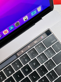 Apple Macbook Pro (2018, 15.4inch) - Core i7/16GB RAM 512GB Storage