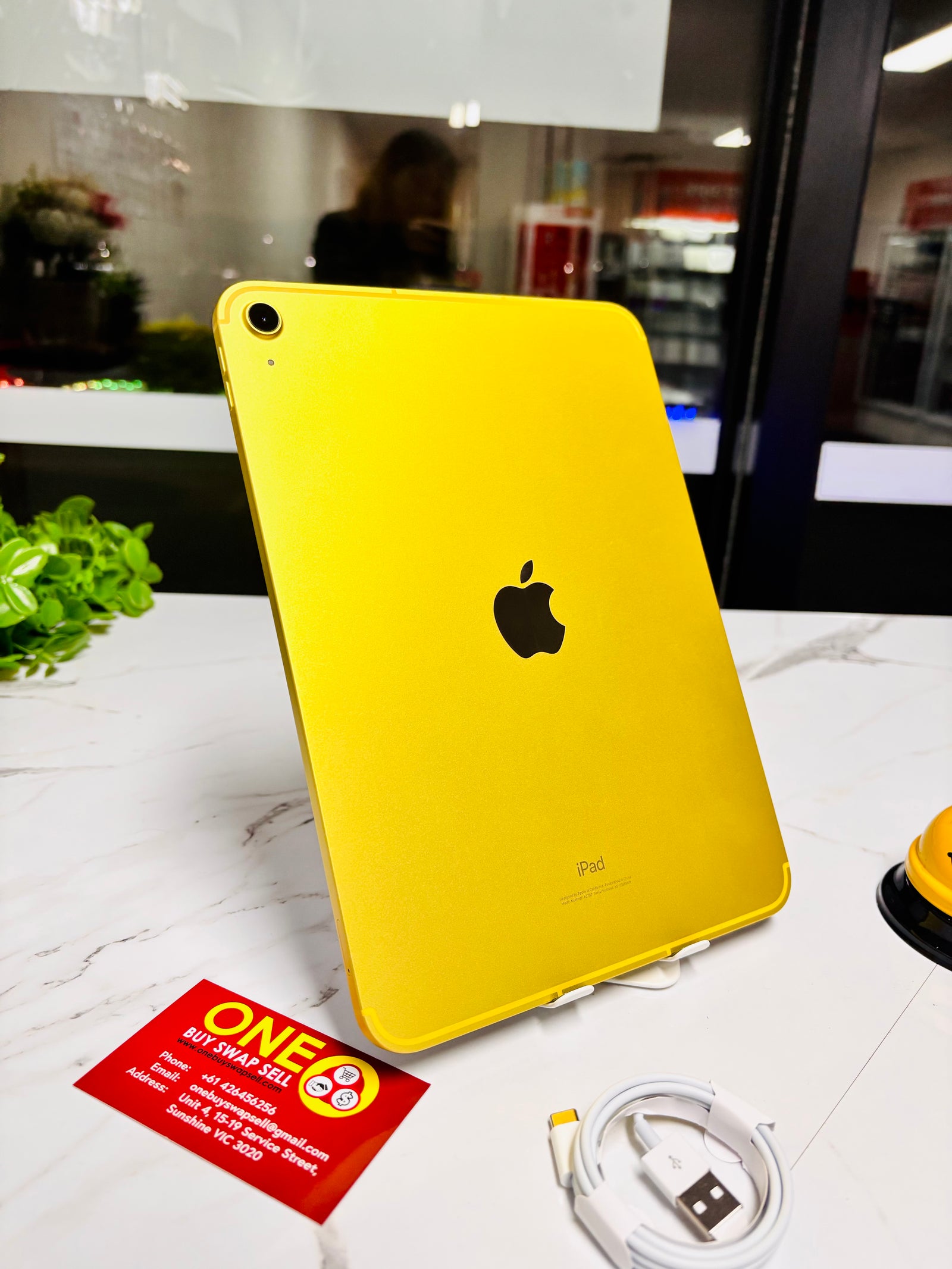 Apple iPad A16 - 10th Gen - 64GB - Wifi and Cellular