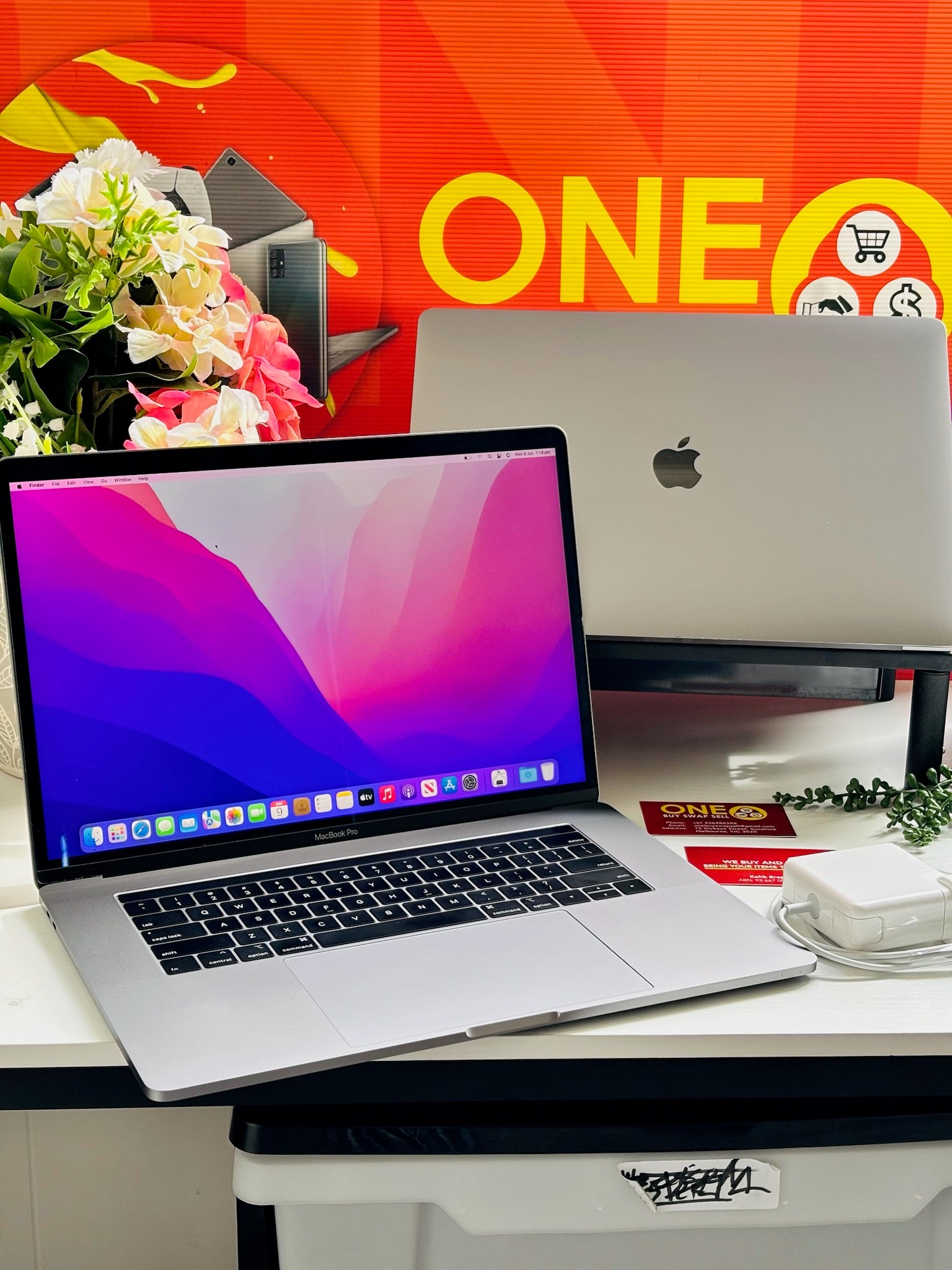 Apple Macbook Pro (2018, 15.4inch) - Core i7/16GB RAM 512GB Storage