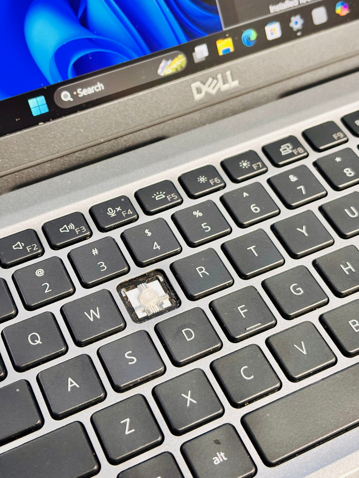 Dell Latitude 5330 TOUCH, i7-1265U 16GB/256GB, Batt 50%