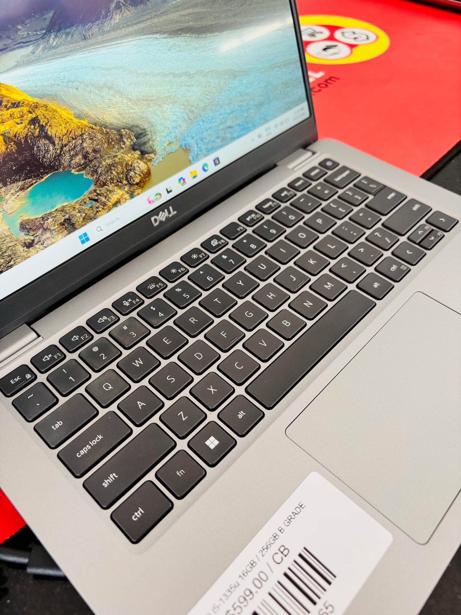 DELL Latitude 5330, Intel core i5-1254u. 16GB / 256GB