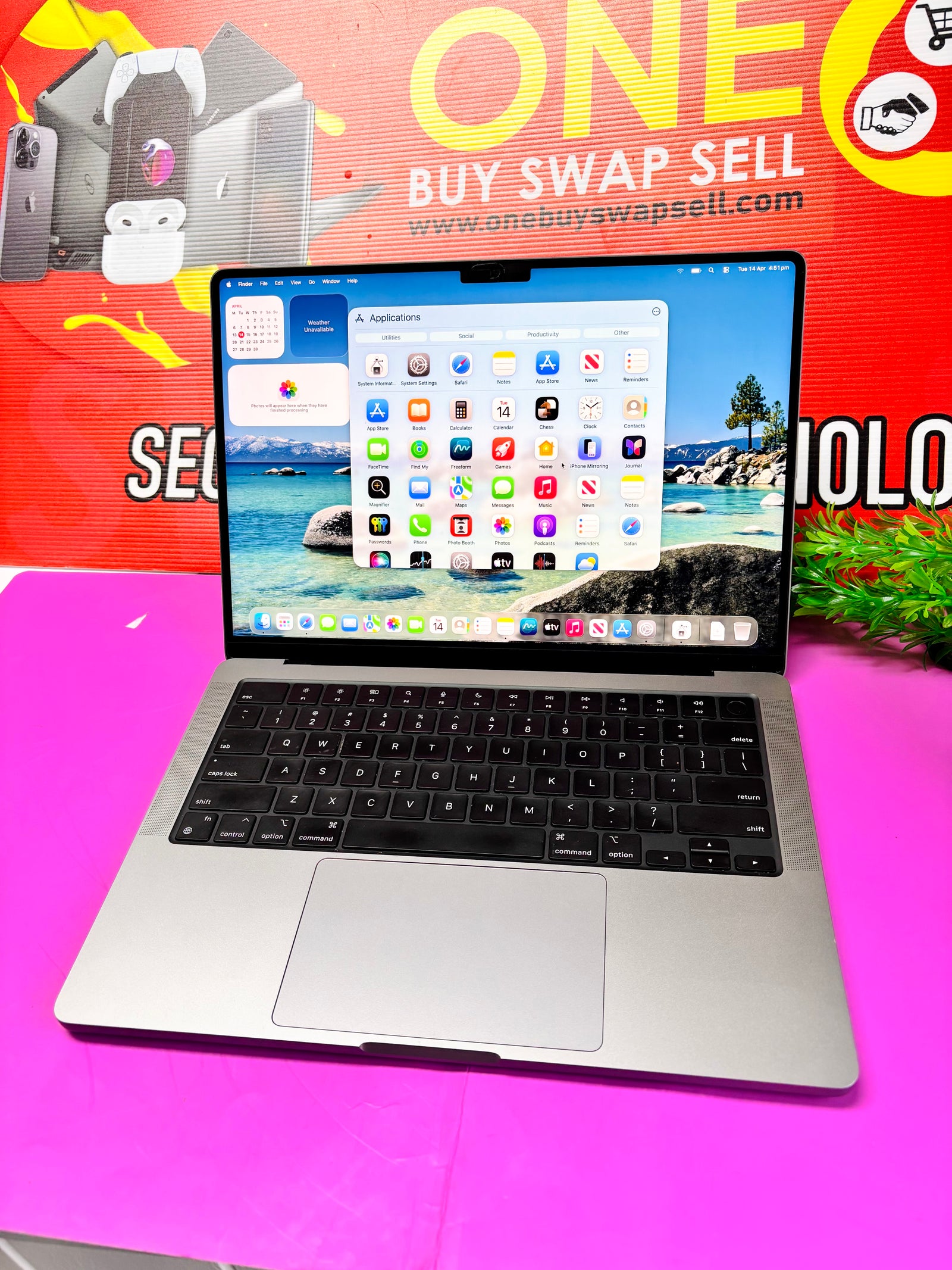 Apple MacBook Pro 14" (2023) M3 Chip, 8GB RAM 512GB storage