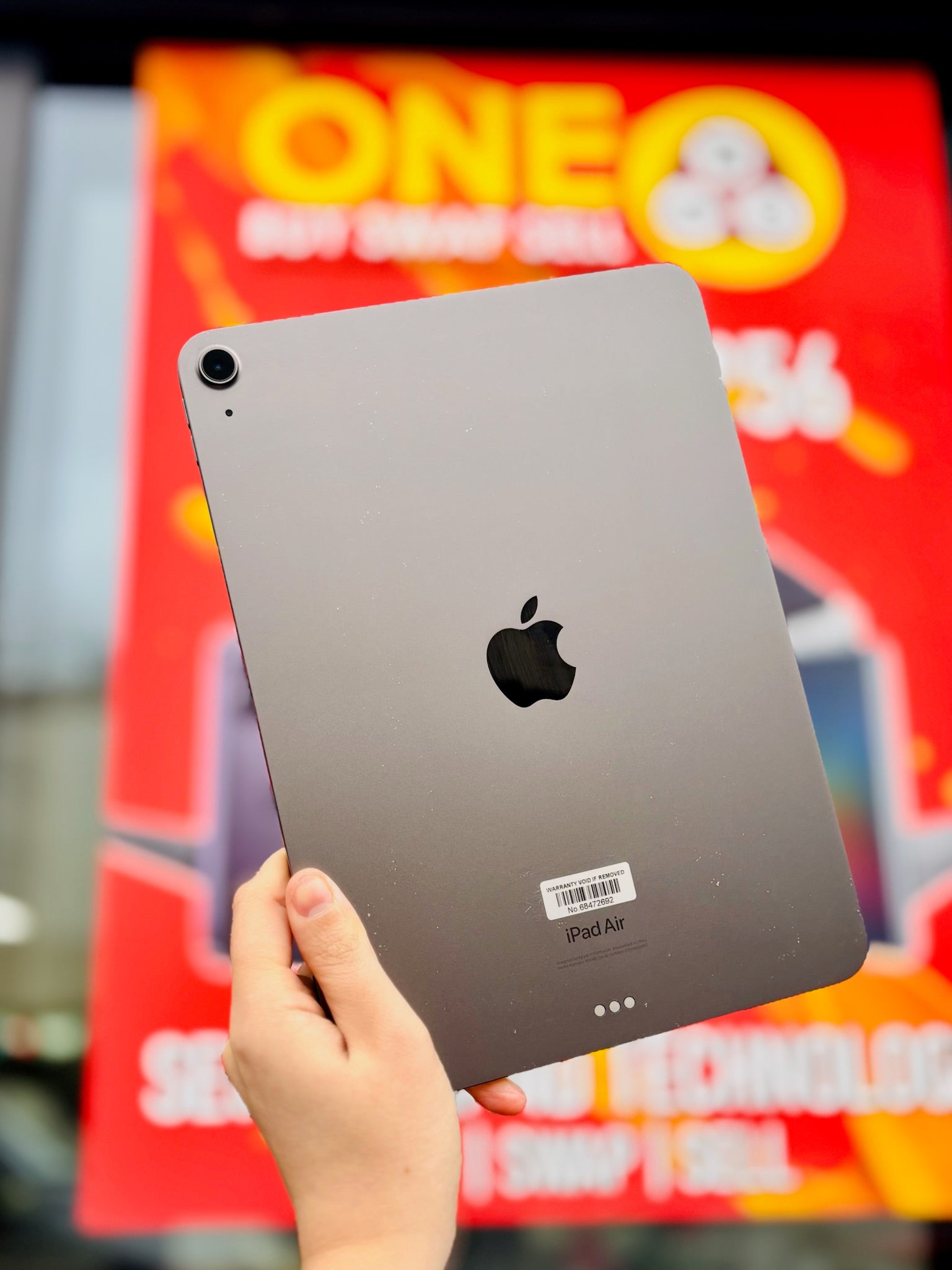 iPad Air 5th Generation 64GB, Wifi, Unlocked, Excellent