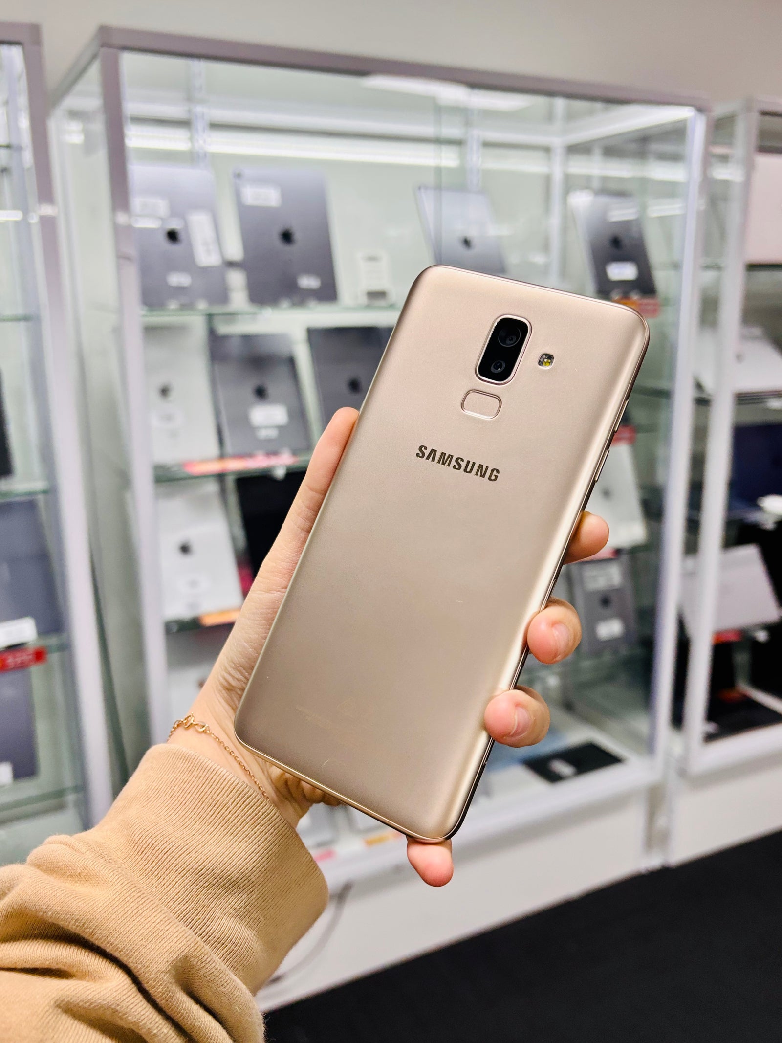 Samsung Galaxy J8 (32GB) - Dual Sim - CB